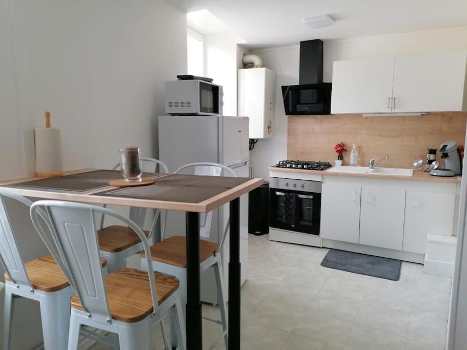 Apartment Chill 4 Pers Boite A Cle 24 Sur 7 Netflix & Wifi Joinville